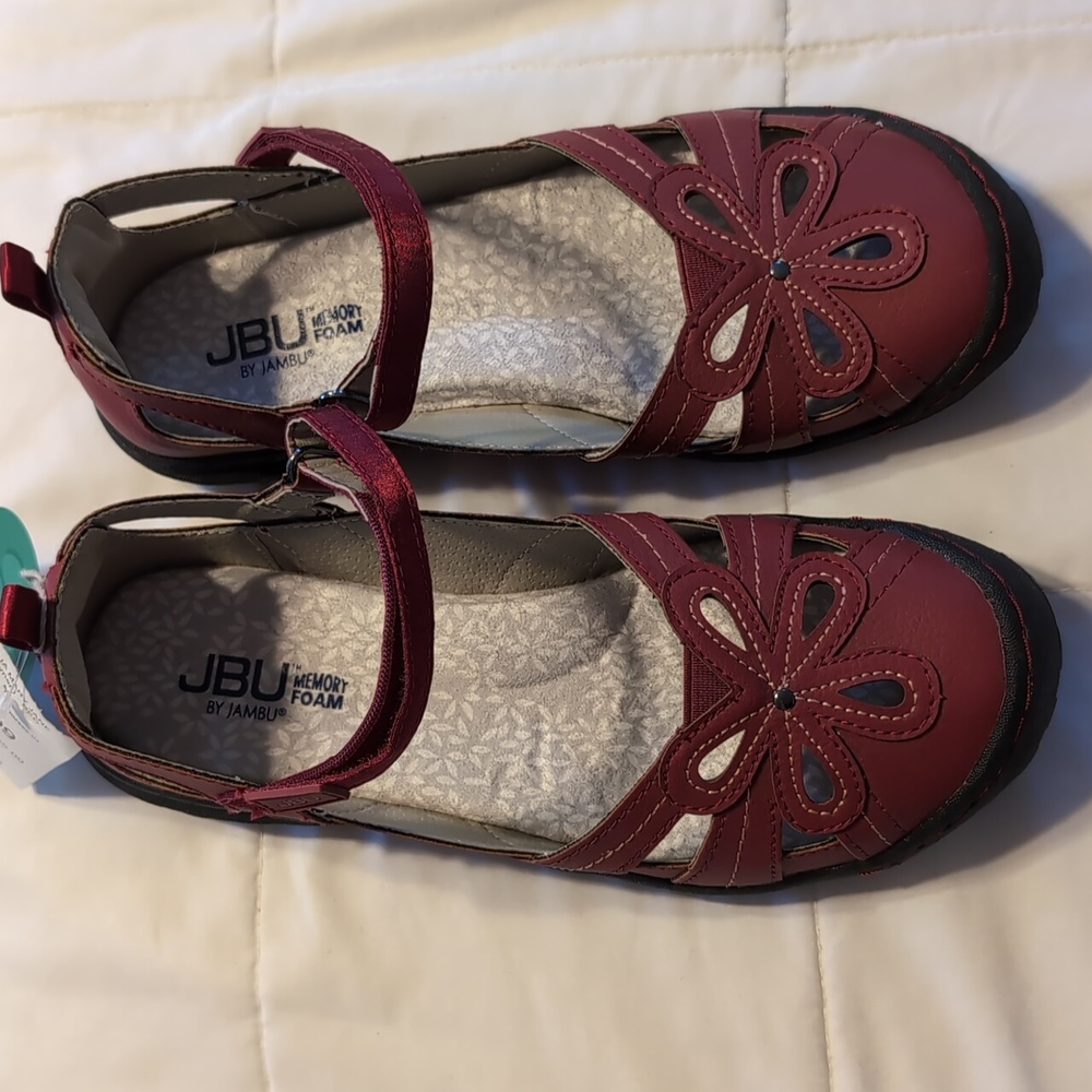 Mary Jane like tennis shoes